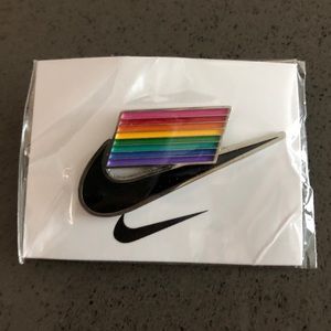 Nike Pride Pin 2021